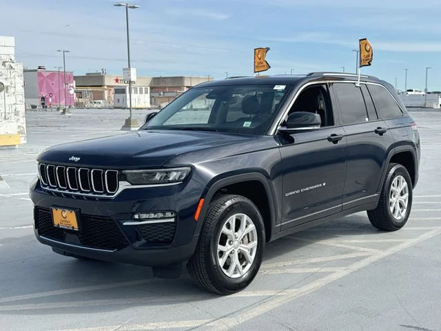 Used 2023 Blue Jeep Limited image 4