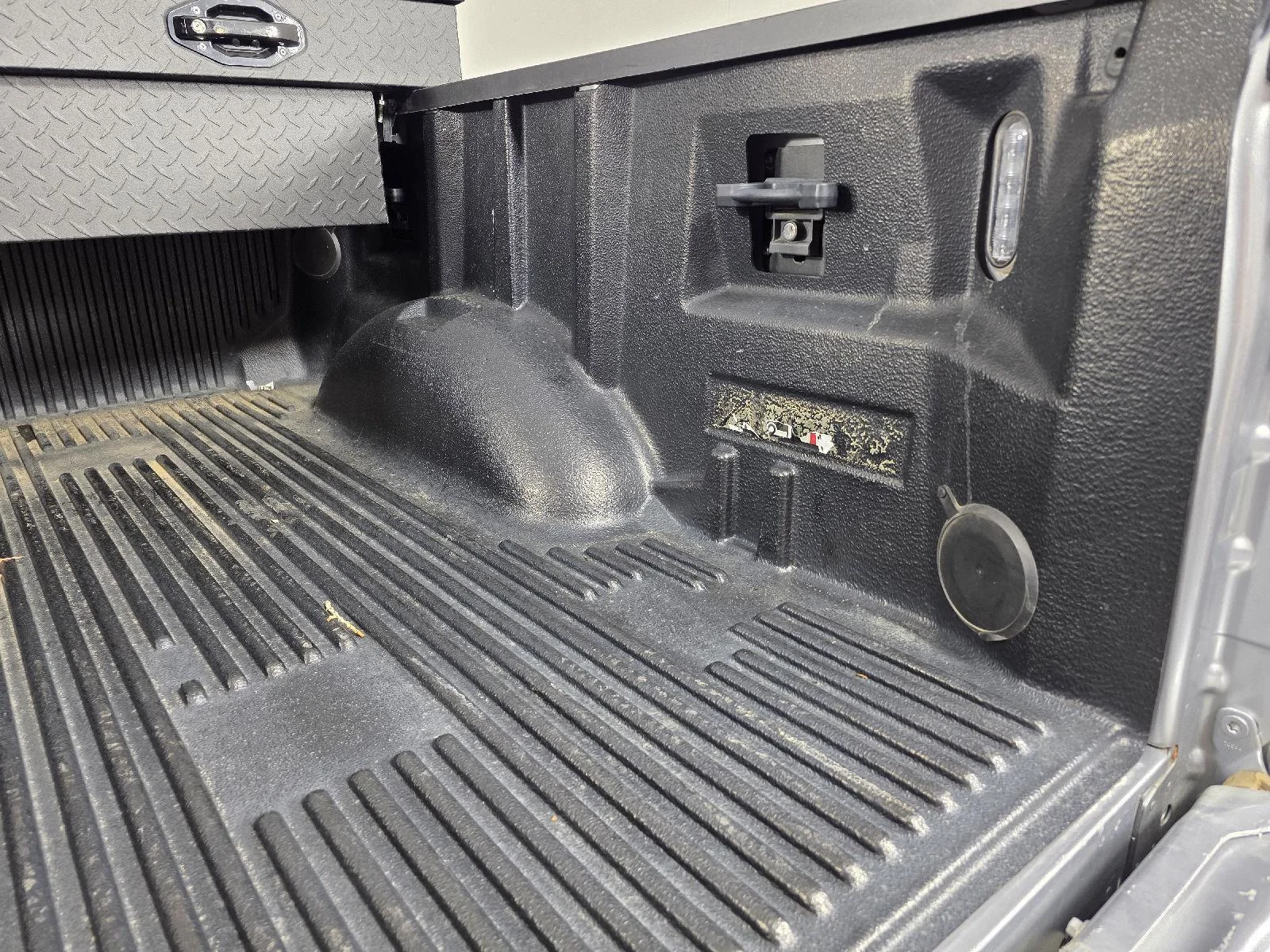 Used 2022  Ford LARIAT image 6