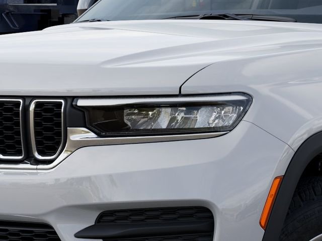New 2026 Bright White Clear-Coat Exterior Paint Jeep Laredo X image 11