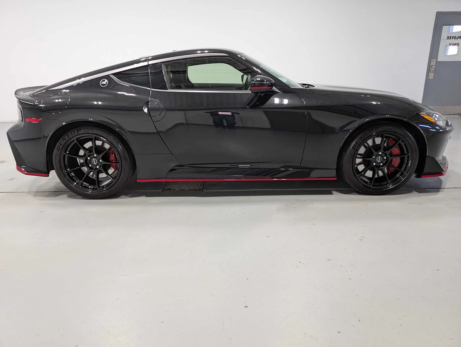 Used 2024 Black Diamond Pearl Nissan NISMO image 7