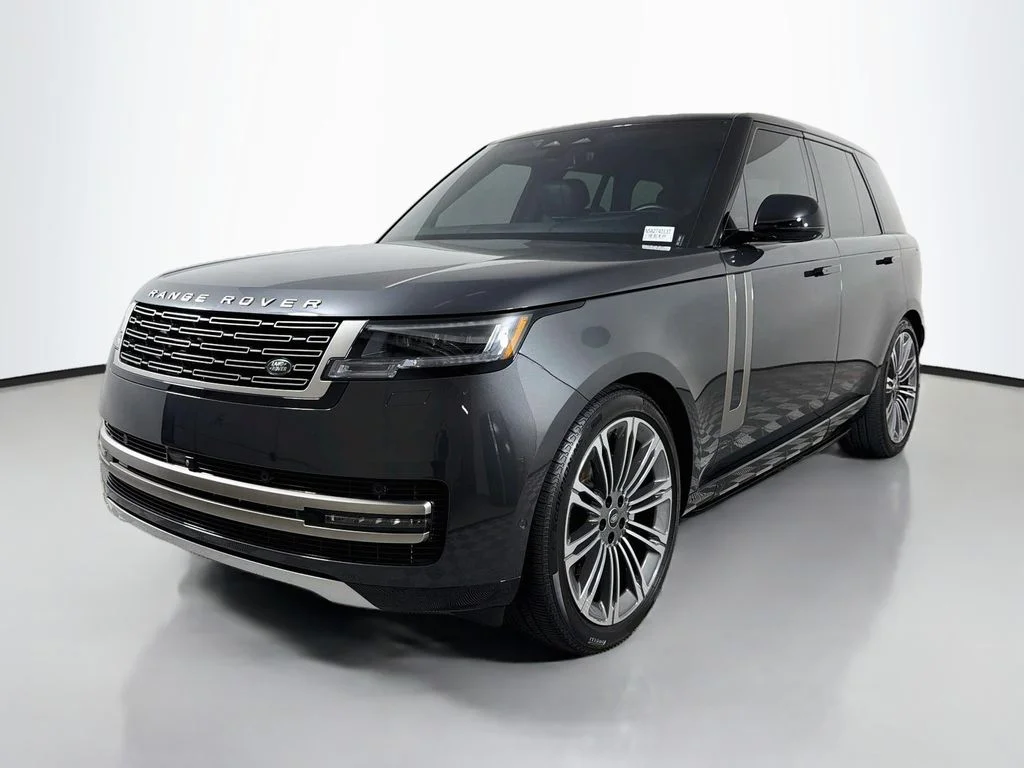 Used 2025  Land Rover SE image 1