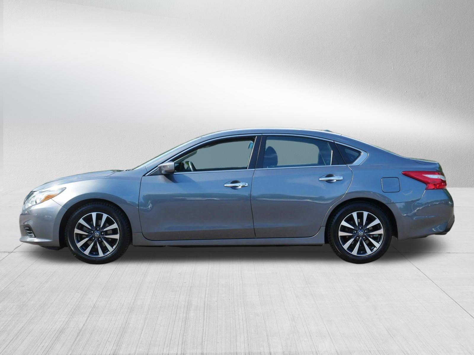 Certified Used 2017 Gun Metallic Nissan 2.5 SV image 4