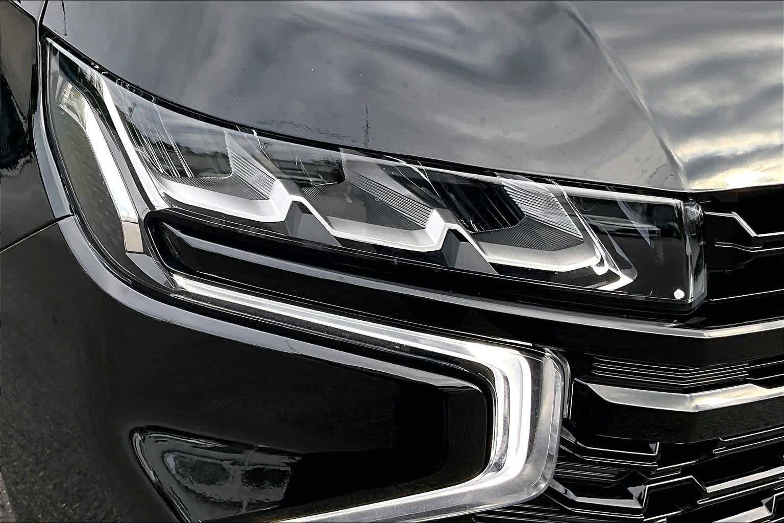 Used 2023 Black Chevrolet Z71 image 55