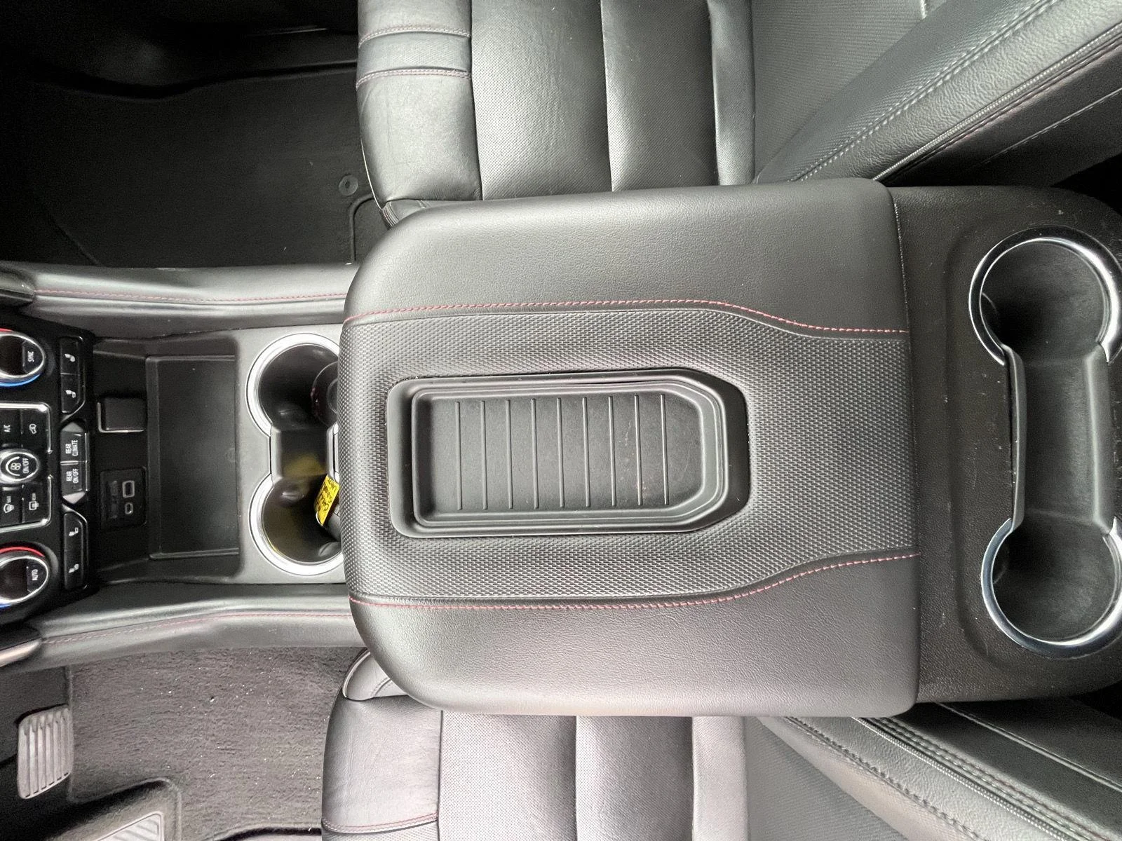 2021 Chevrolet Suburban RST - Photo 15