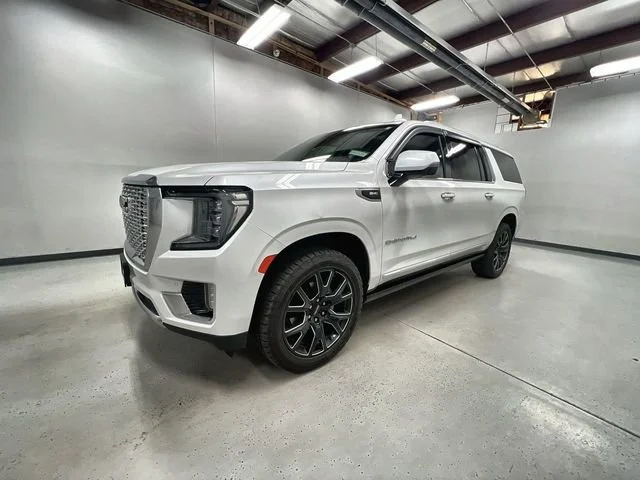 2023 GMC Yukon Denali AWD's photo