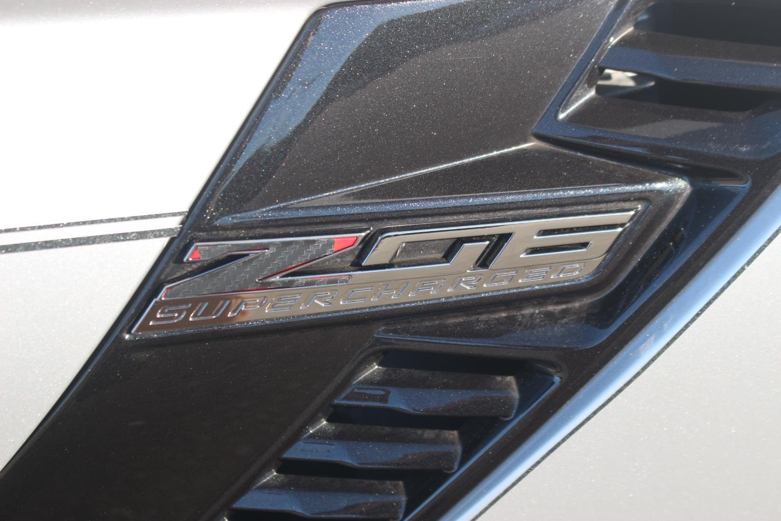 Used 2019 BLADE SILVER METALLIC Chevrolet Z06 2LZ image 10