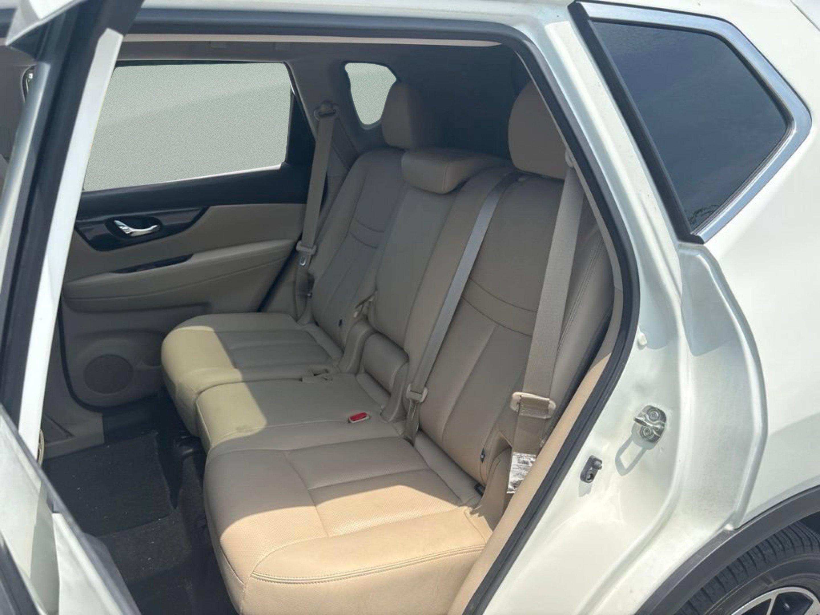 Used 2020 Pearl White Tricoat Nissan SL image 17