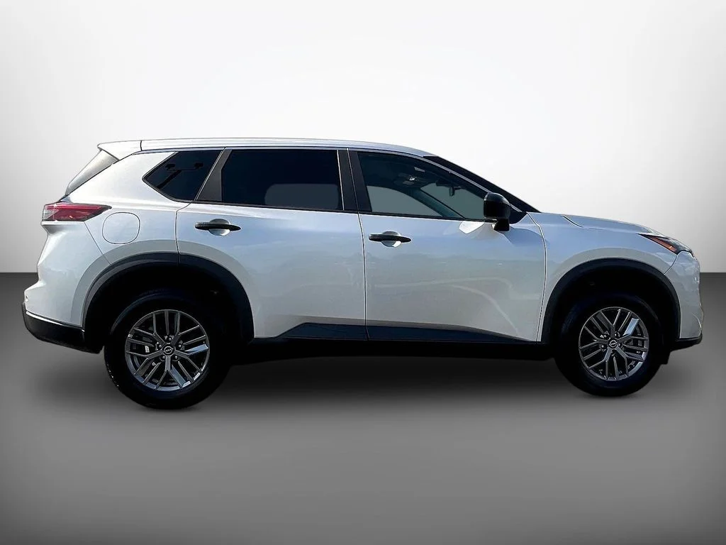 Used 2024 Silver Nissan S image 8