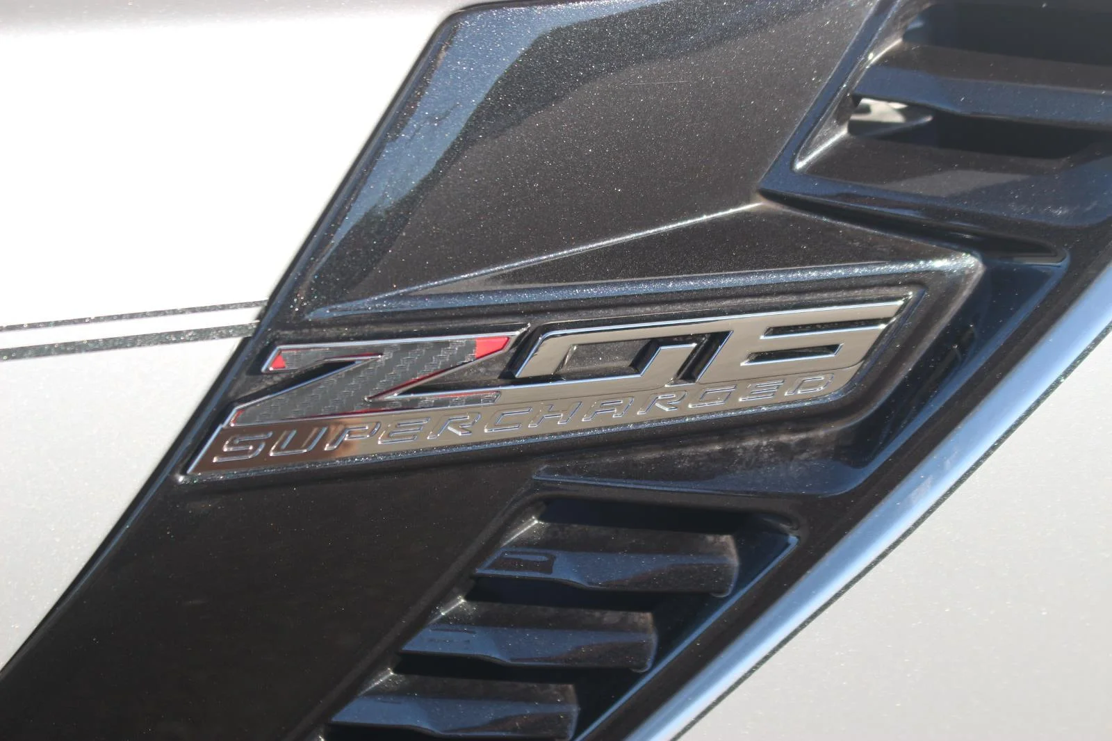 Used 2019 BLADE SILVER METALLIC Chevrolet Z06 2LZ image 10