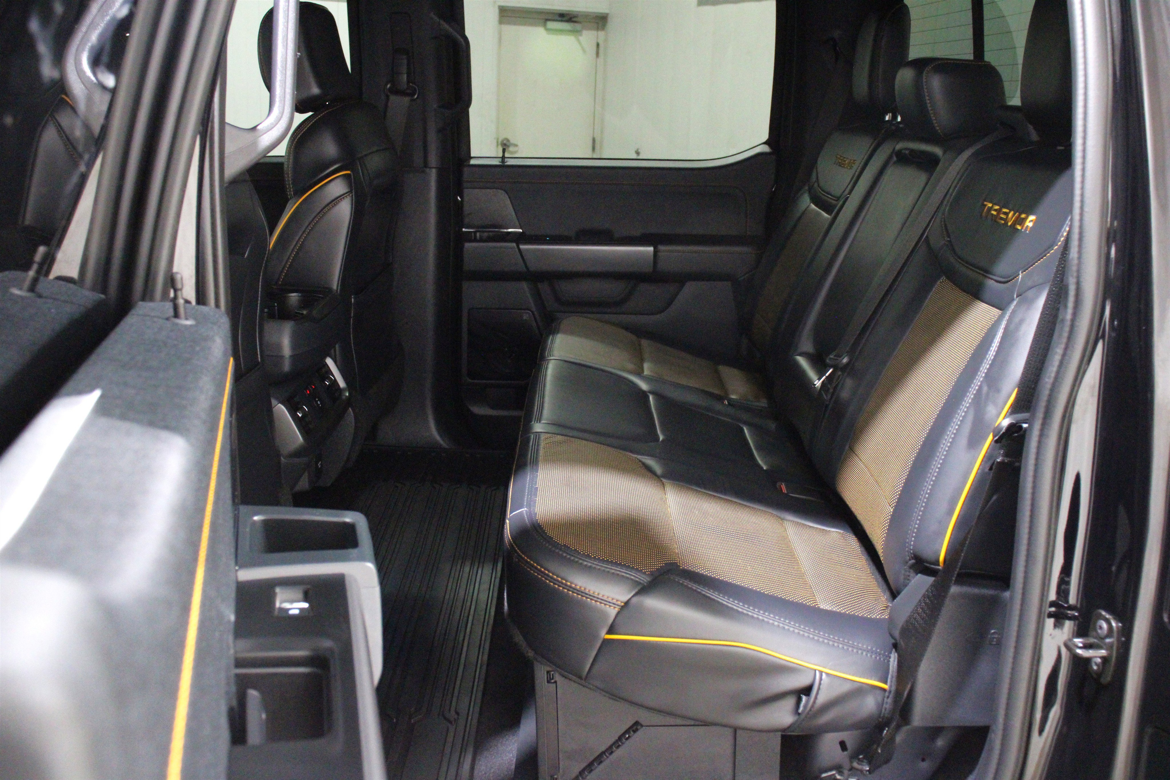 Used 2025 Agate Black Metallic Ford Tremor image 26