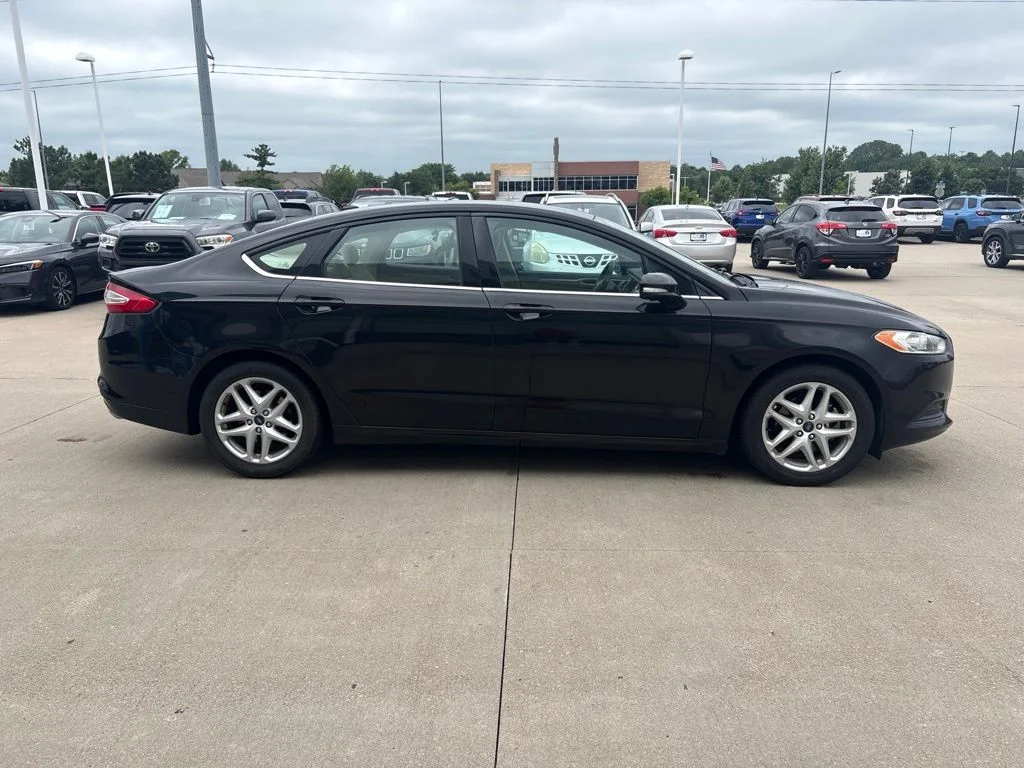 Used 2014 Tuxedo Black Metallic Ford SE image 4