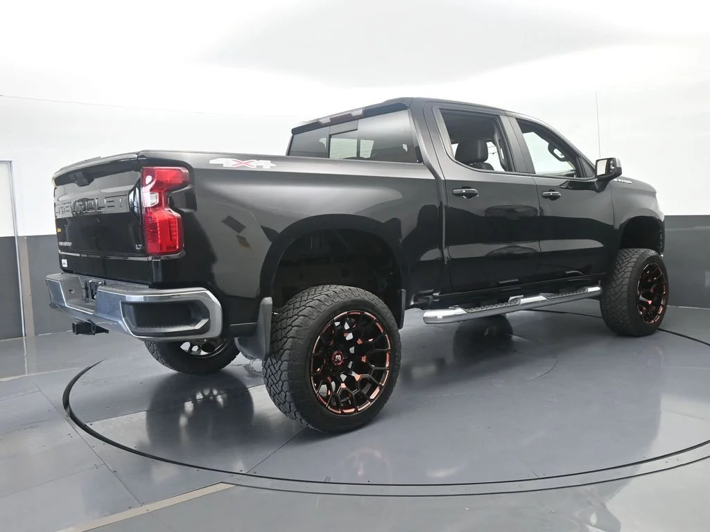 Used 2019 Black Chevrolet LT image 5