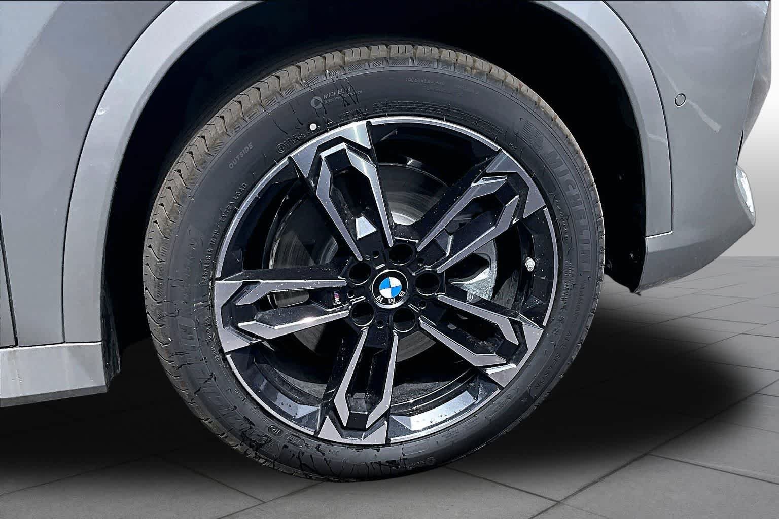 New 2026 Space Silver Metallic BMW xDrive28i image 11