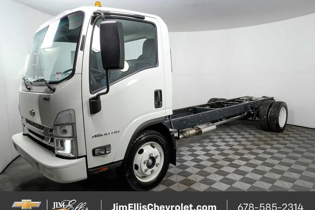 New 2025 Arc White Chevrolet NA image 3