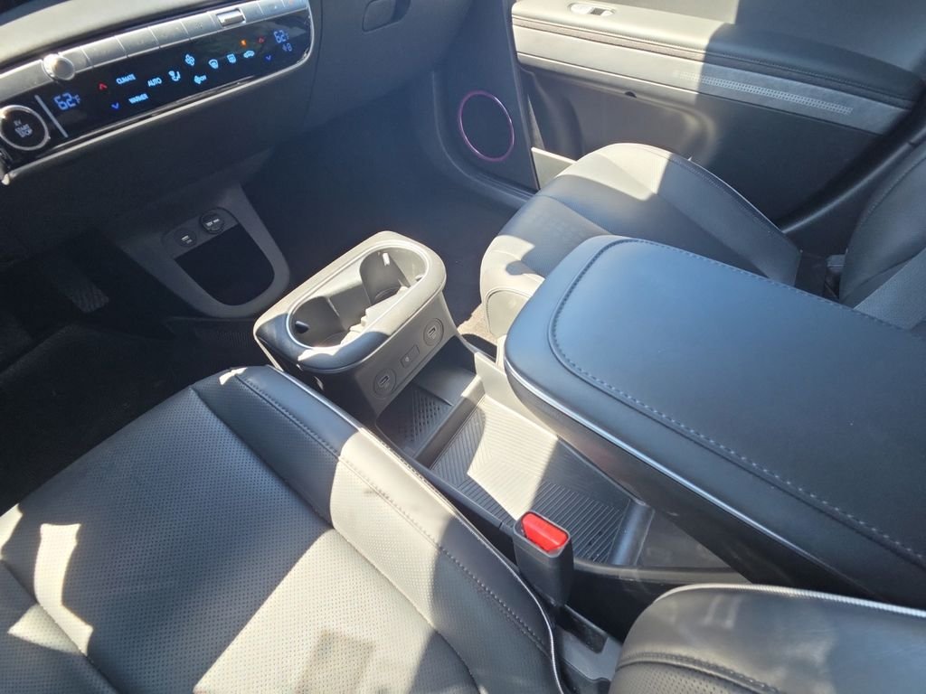 Used 2023 Gold Hyundai SEL image 21