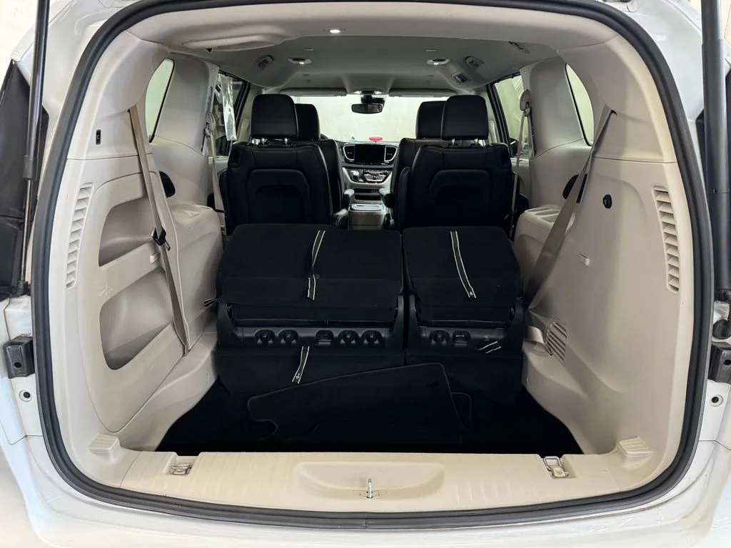 Used 2023 White Chrysler Touring L image 7