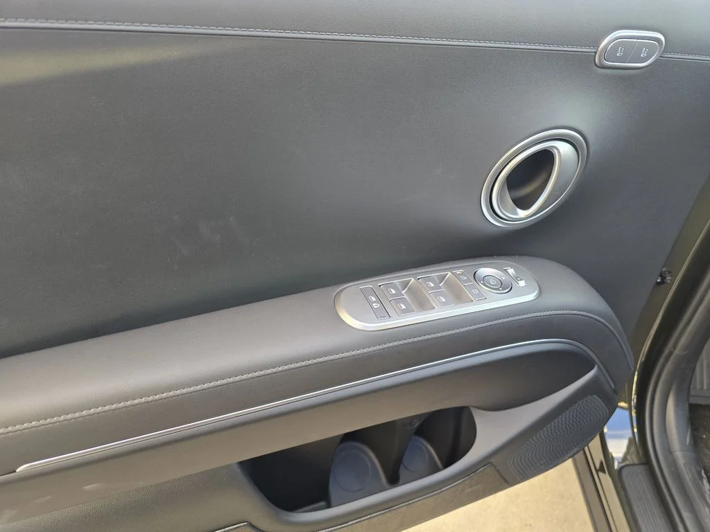 New 2026 Black Hyundai Blue SEL Premium image 18