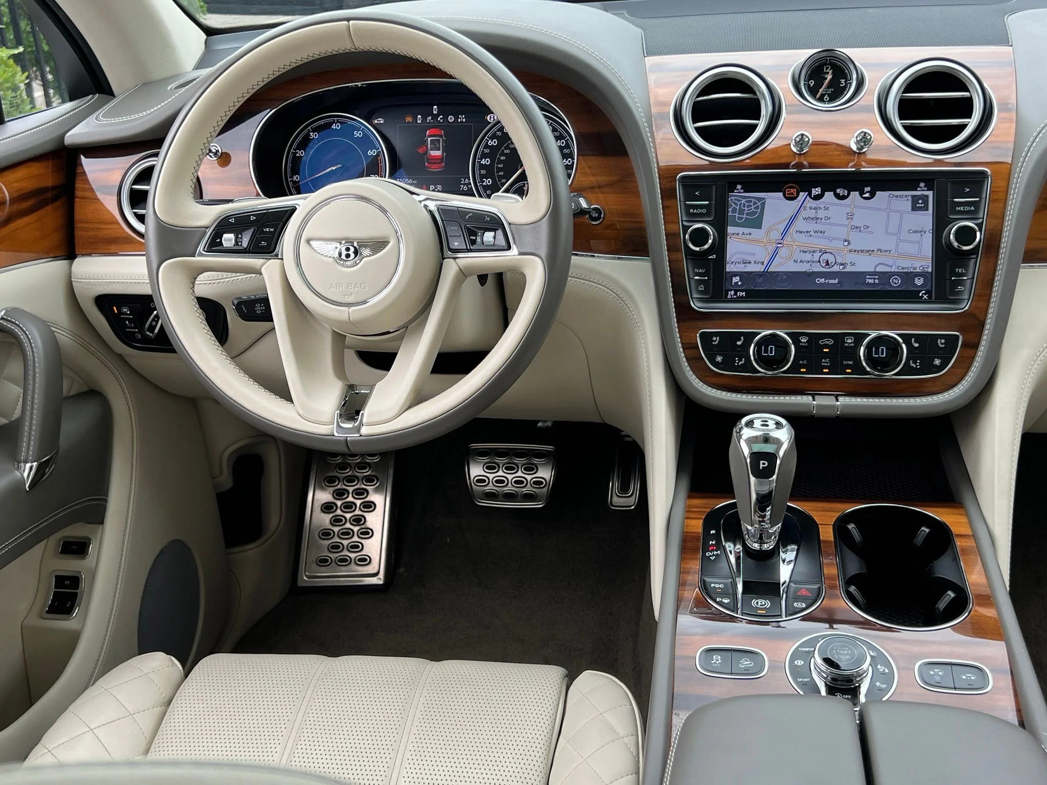 Used 2018  Bentley W12 image 4