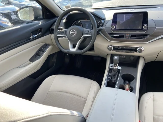 2025 Nissan Altima SV - Photo 12
