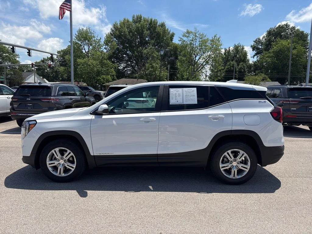Used 2024 Summit White GMC SLE image 2