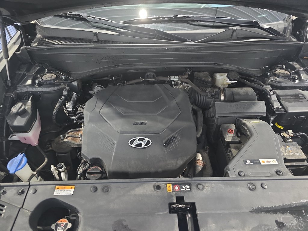 Used 2022 Black Hyundai SE image 23