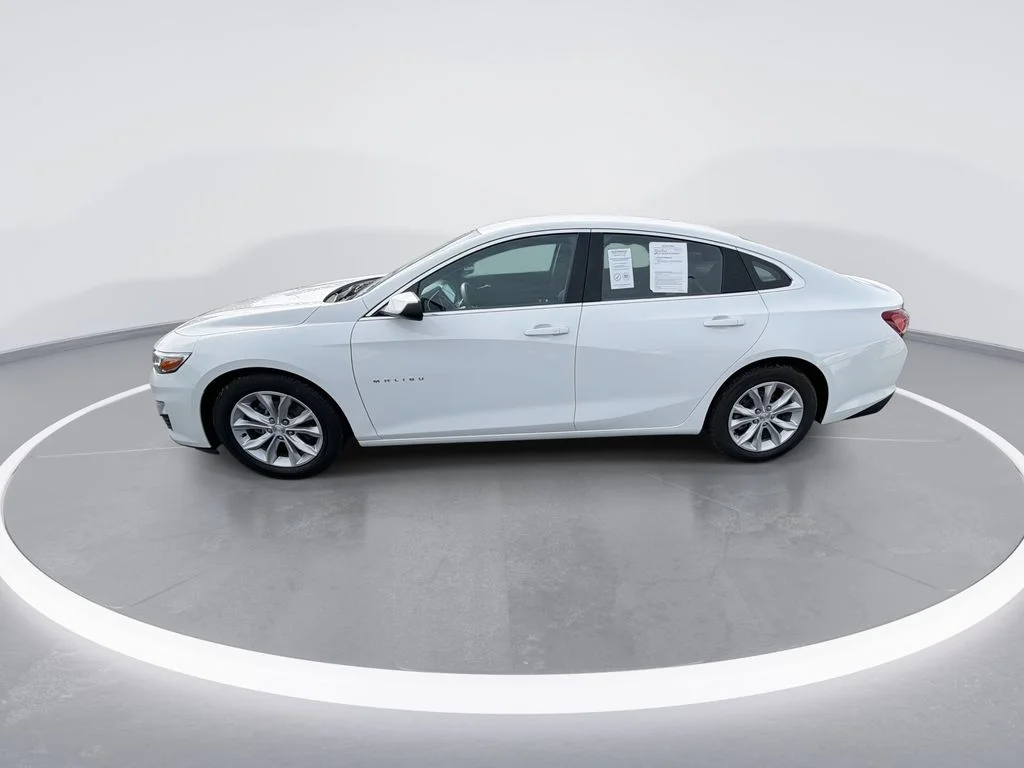 Used 2021 White Chevrolet LT image 5