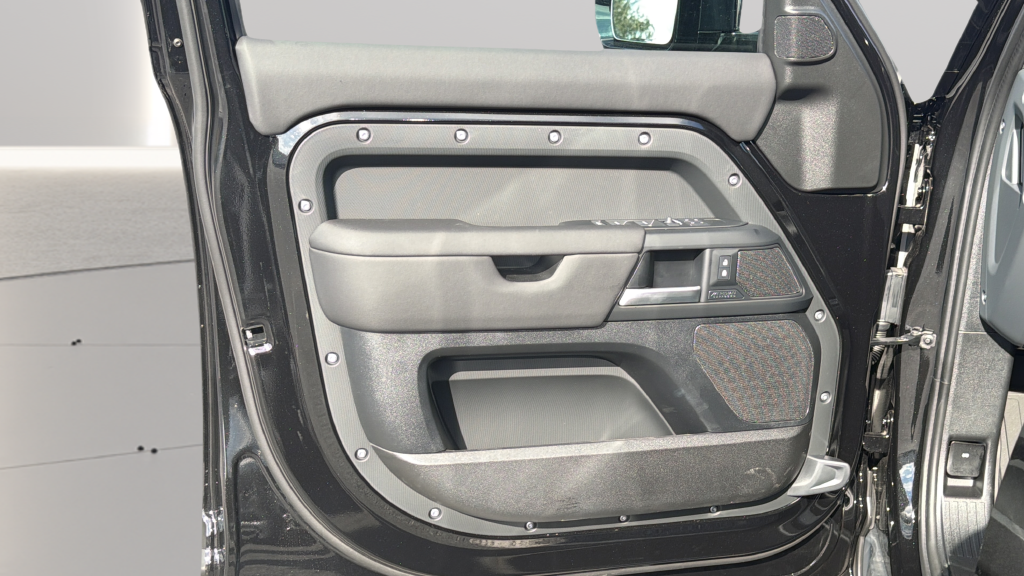 New 2026 Santorini Black Land Rover X-Dynamic SE image 20