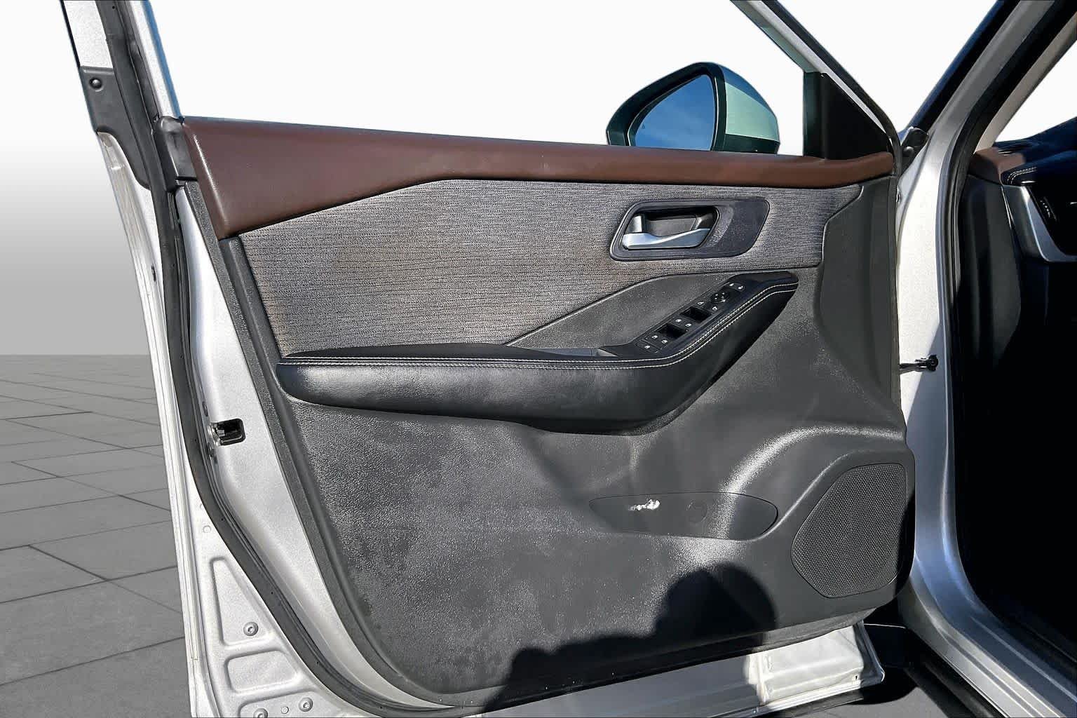 Used 2023 Brilliant Silver Metallic Nissan SV image 21