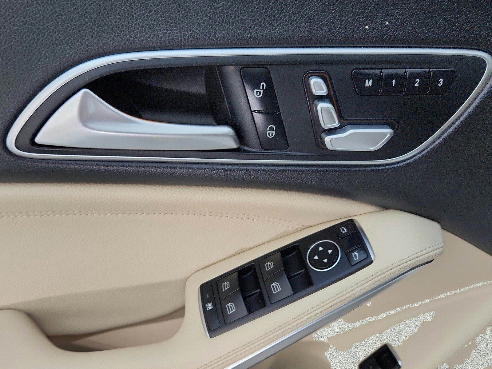 Used 2019 Polar White Mercedes-Benz CLA 250 image 25