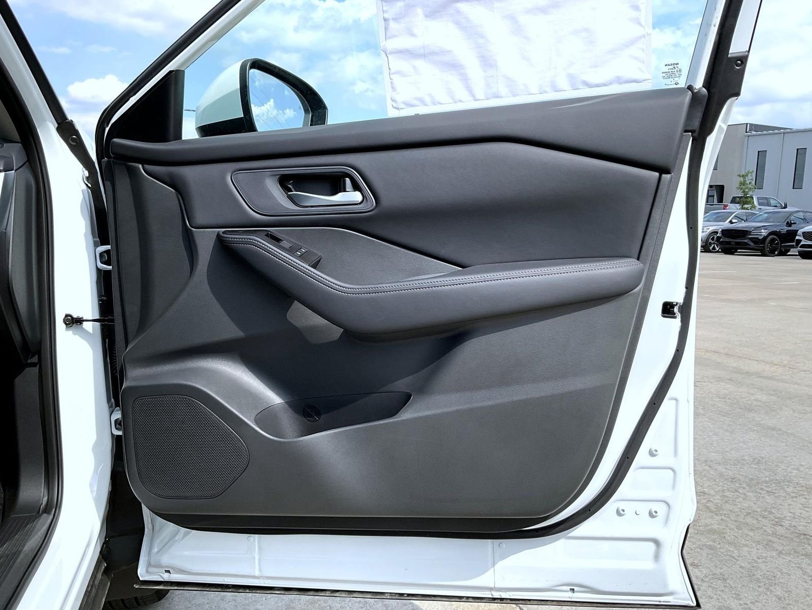 New 2026 Everest White Pearl TriCoat Nissan SV image 17