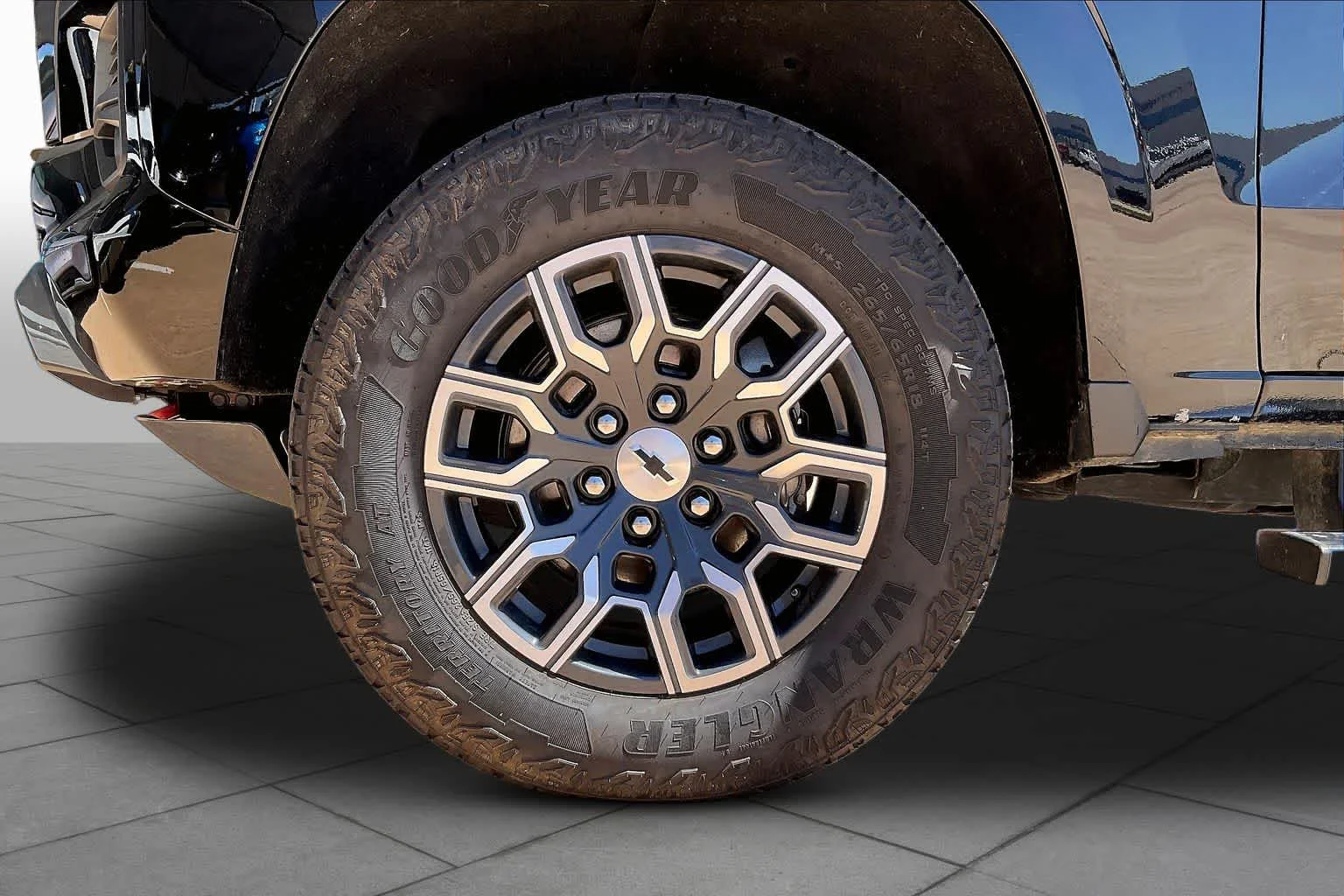 Used 2024 Black Chevrolet 4WD Z71 image 11