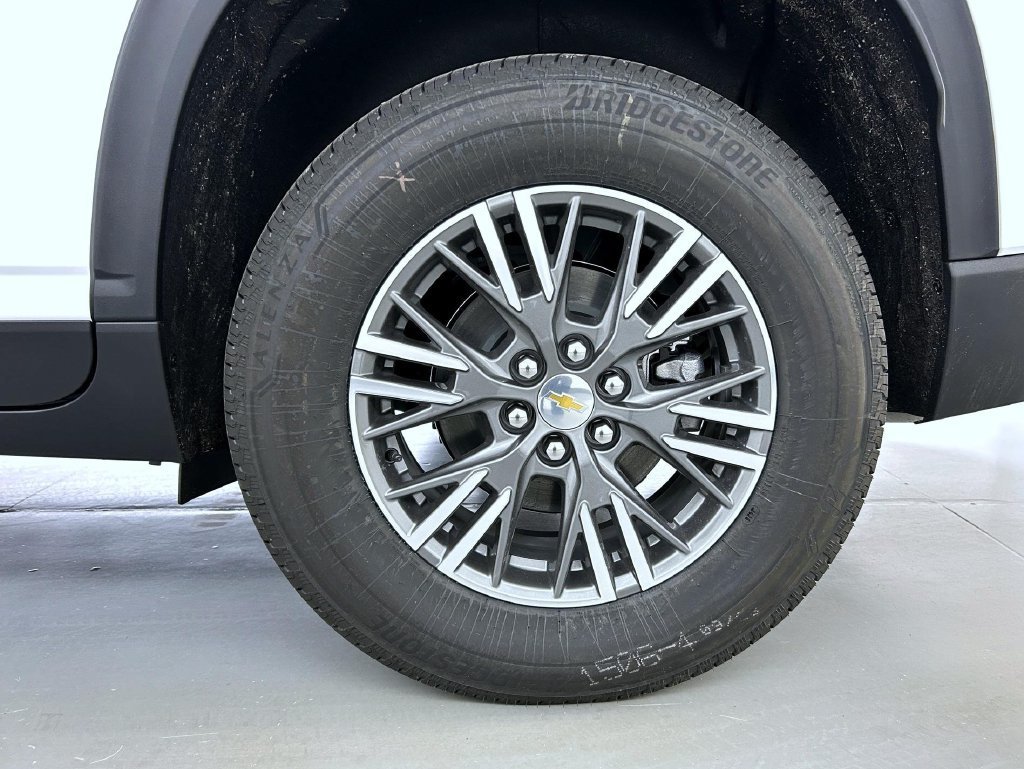 2027 Chevrolet Traverse LT - Photo 23
