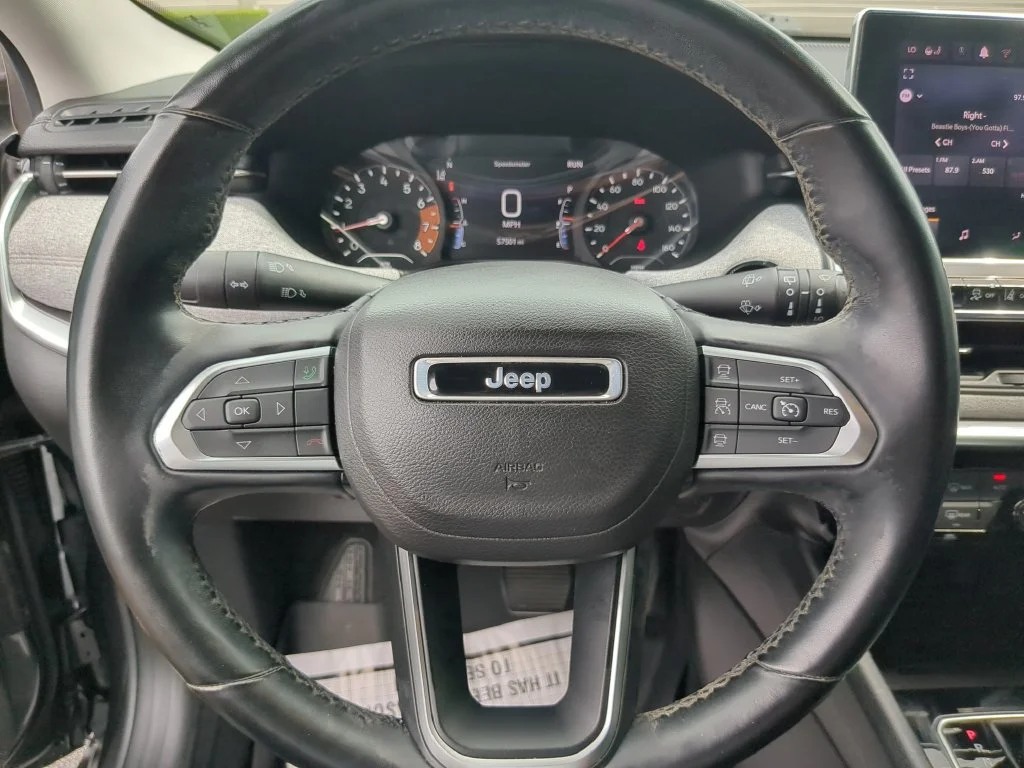 Used 2022 Gray Jeep Latitude Lux image 31