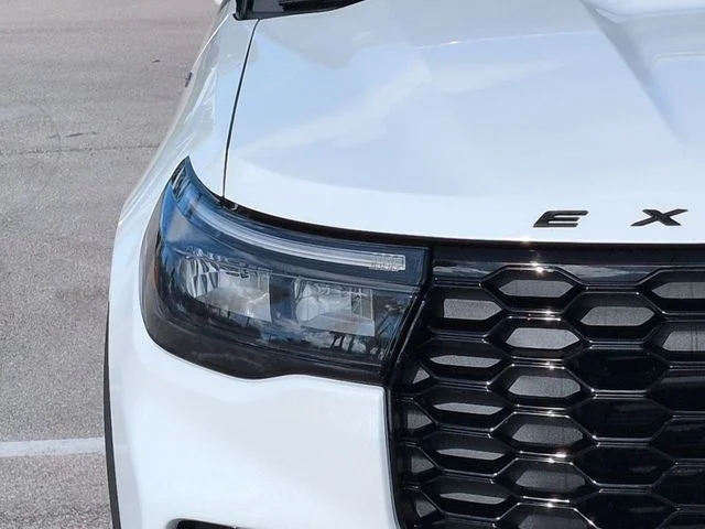 New 2026 Star White Metallic Tri-Coat Ford ST-Line image 10