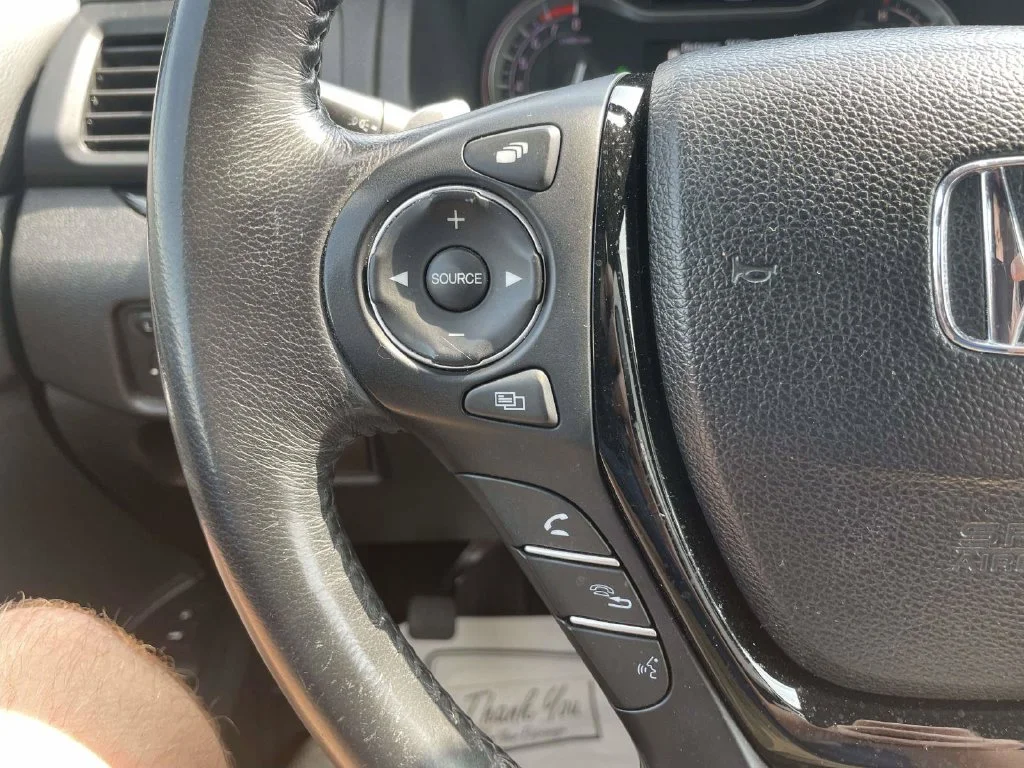 Used 2017  Honda Touring image 26