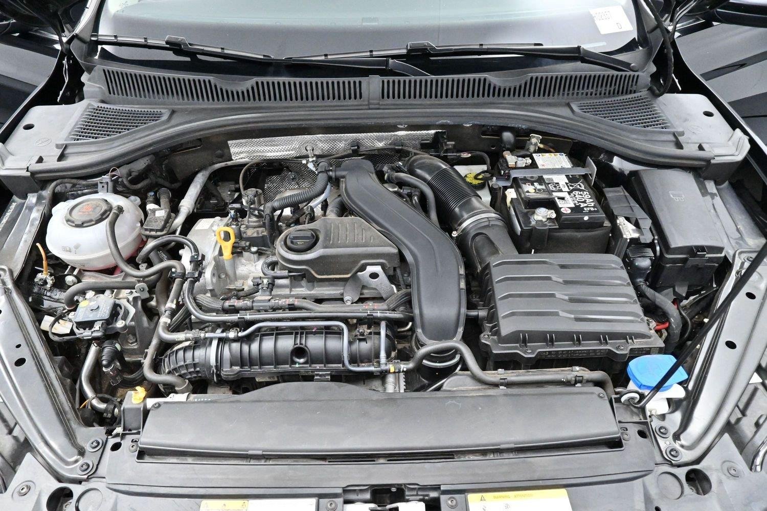 Used 2025 Deep Black Pearl Volkswagen SE image 35