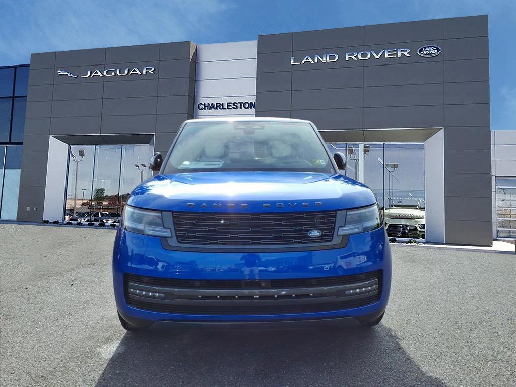 Used 2025 Velocity Blue SV Bespoke Ultra Gloss Land Rover SE image 8