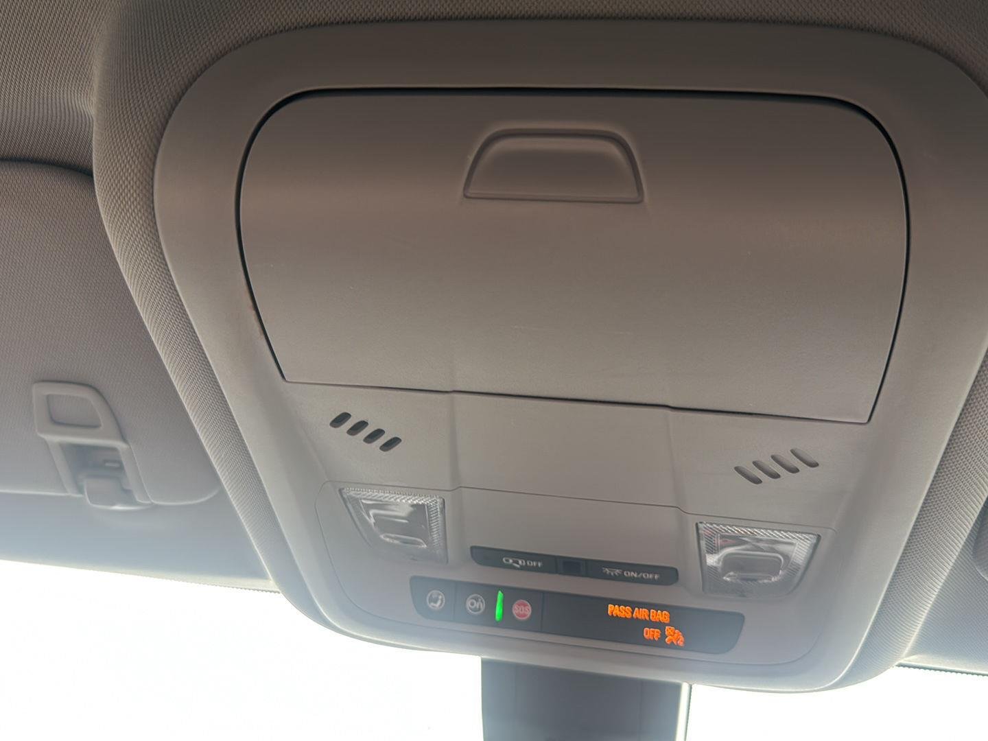 Used 2024 Summit White Chevrolet LT image 18
