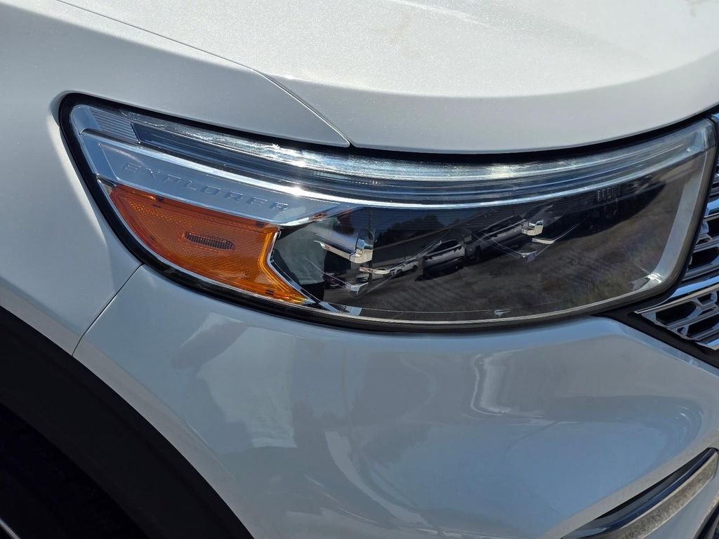 Used 2020 White Ford Limited image 4
