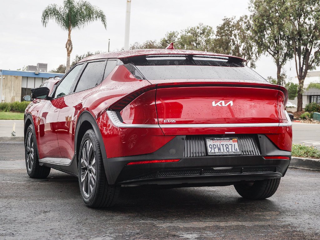 Used 2024 Red Kia Light image 5