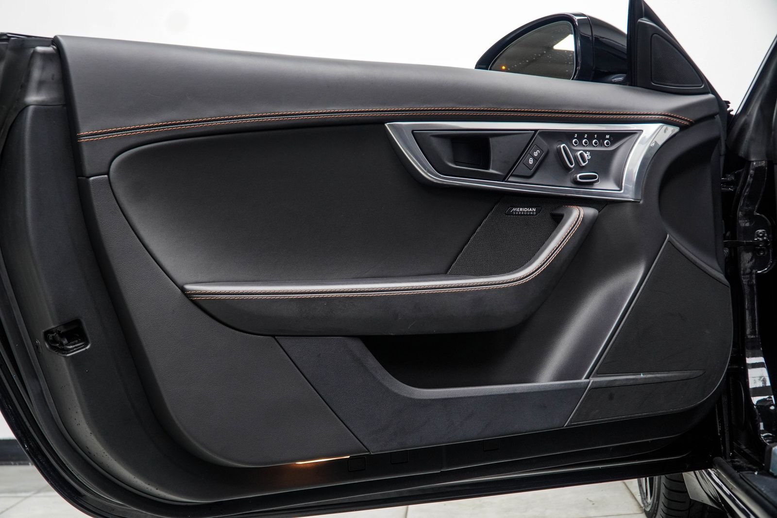 Used 2019 Black Jaguar R image 34