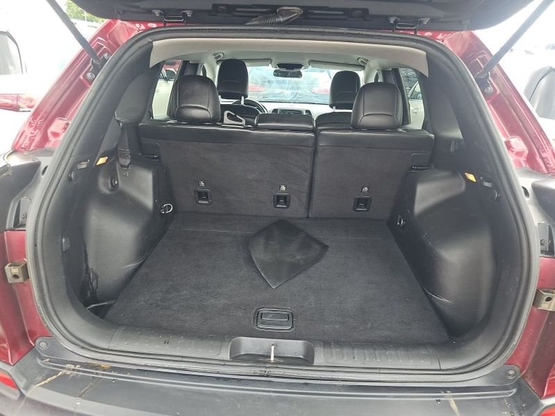 Used 2019 Velvet Red Pearlcoat Jeep Latitude Plus image 22