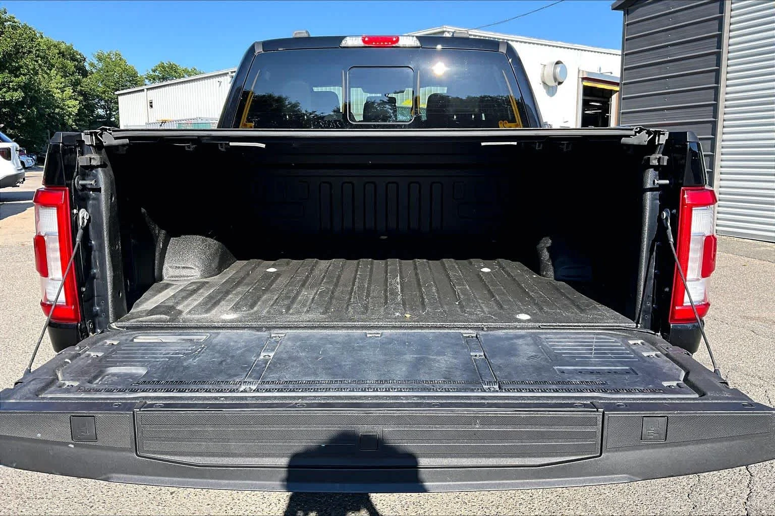 Used 2022 Agate Black Ford LARIAT image 30