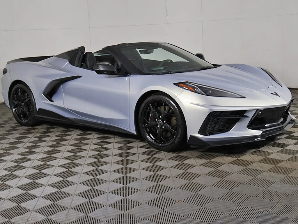 Used 2021 Silver Chevrolet Stingray image 3