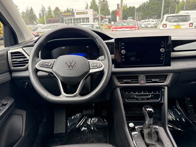 New 2026 Bright Moss Green/Blk Rf Volkswagen SE Black image 13