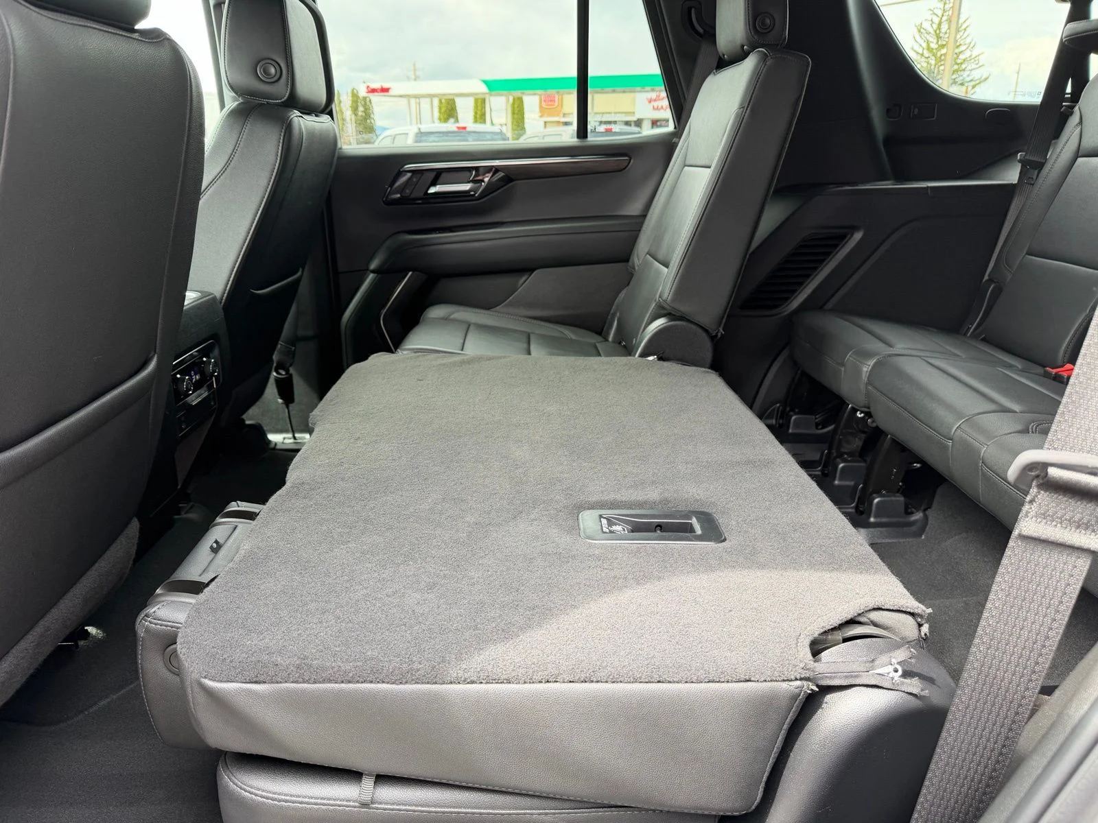 Used 2025 White Chevrolet LT image 28