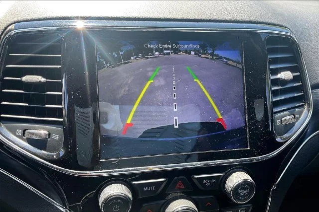 Used 2019 Diamond Black Jeep Limited image 21