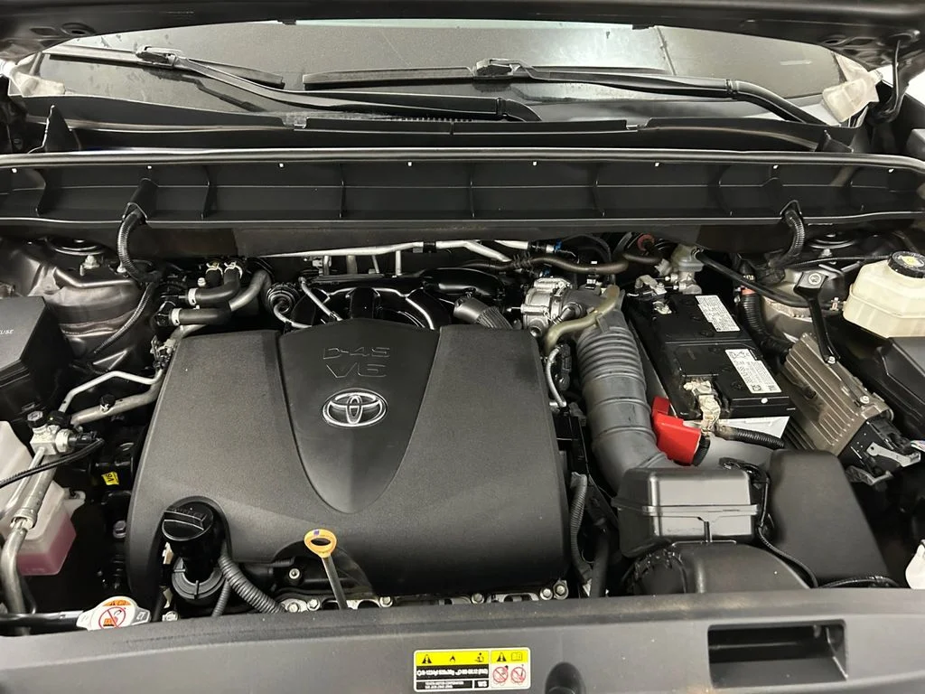 Used 2022 Gray Toyota LE image 21