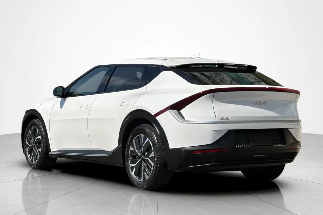 Used 2023 WHITE Kia Light image 3