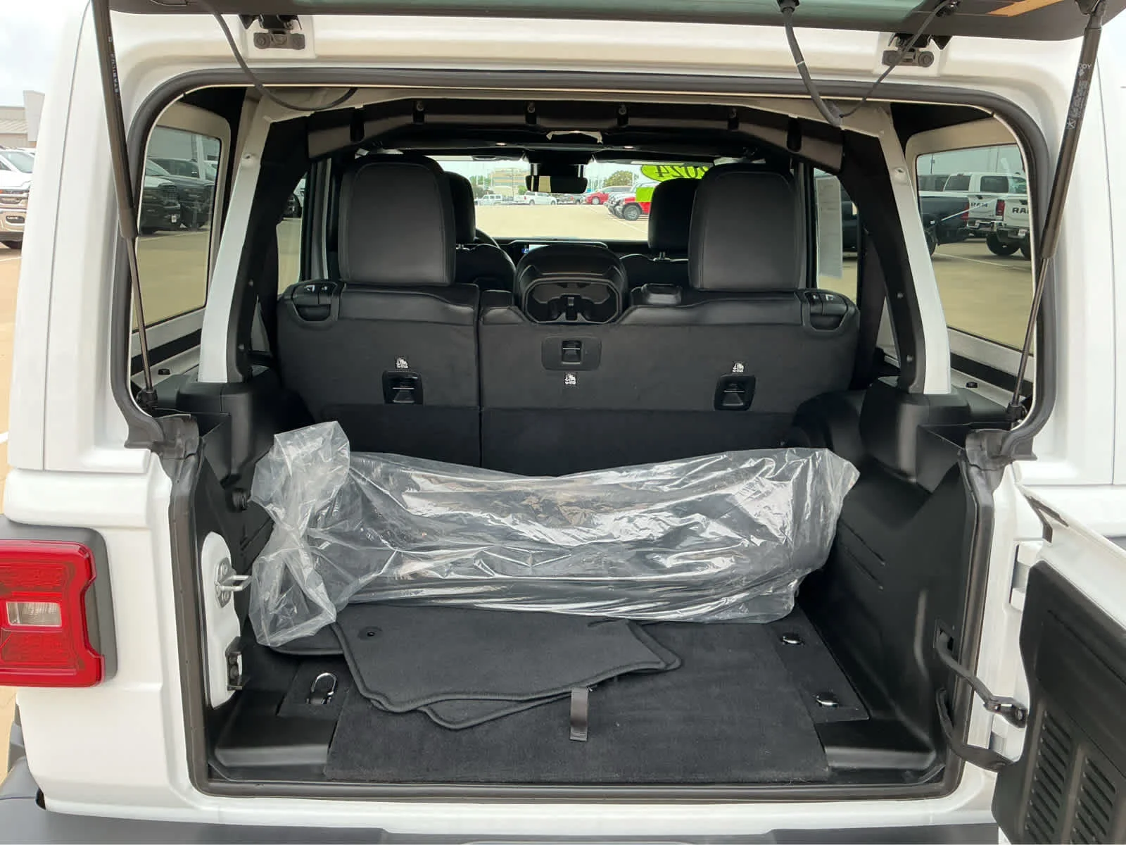 Used 2024 Bright White Clearcoat Jeep Sahara image 17